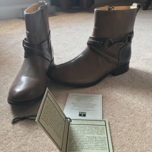 Frye Molly Hook Short Western Bootie